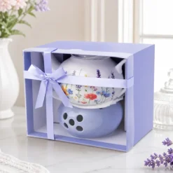 Dzbanek porcelanowy z niebieskim podgrzewaczem biały imbryk w kwiaty do zaparzania herbaty 1L ODELO SOLEY OD2963 Delhan
