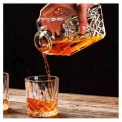 Karafka do whisky alkoholu grube szkło 850 ml