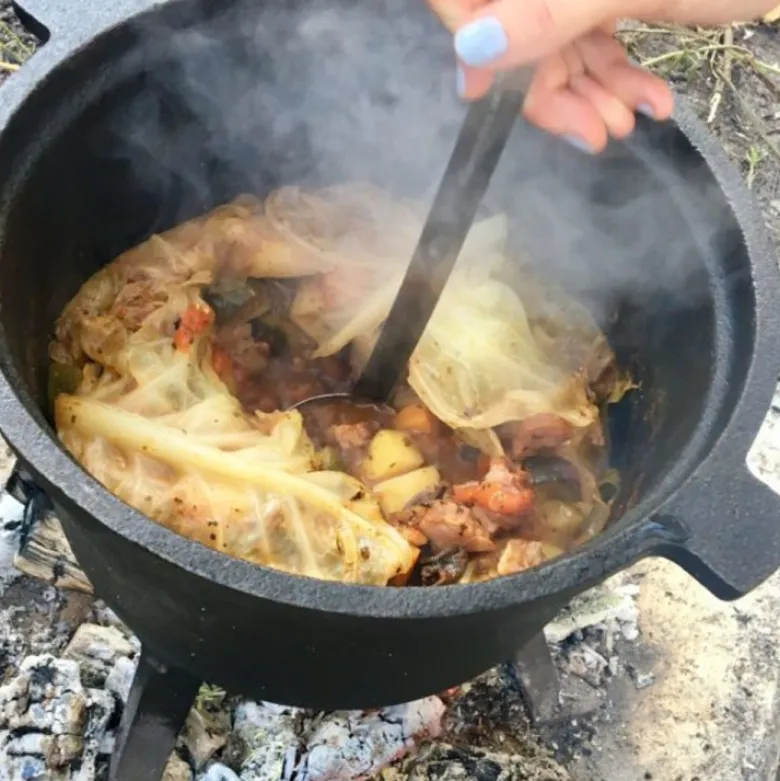 Kociołek myśliwski Kamille KM 4808M garnek żeliwny 15 L z powłoką marmurową