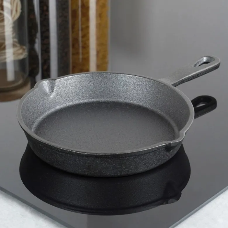 Patelnia żeliwna CAST LINE mała 15 cm na indukcje gaz ognisko Vilde