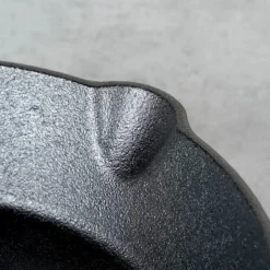 Patelnia żeliwna CAST LINE mała 15 cm na indukcje gaz ognisko Vilde