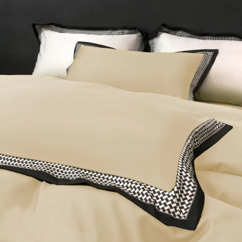 Pościel 200x220 luksusowa z falbanką w kratkę Cotton World gruba 3 części 2675 jasny brąz