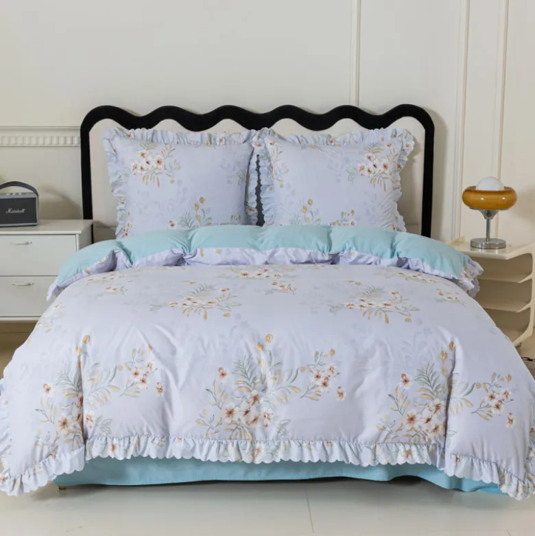 Pościel z falbanką 220x200 mikrofibra Cotton World 3 części niebieska w kwiaty 2905