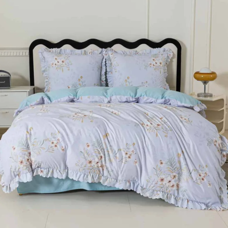 Pościel z falbanką 220x200 mikrofibra Cotton World 3 części niebieska w kwiaty 2905