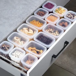 Pojemnik kuchenny z pokrywką na produkty sypkie wysoki szary 1L Vilde