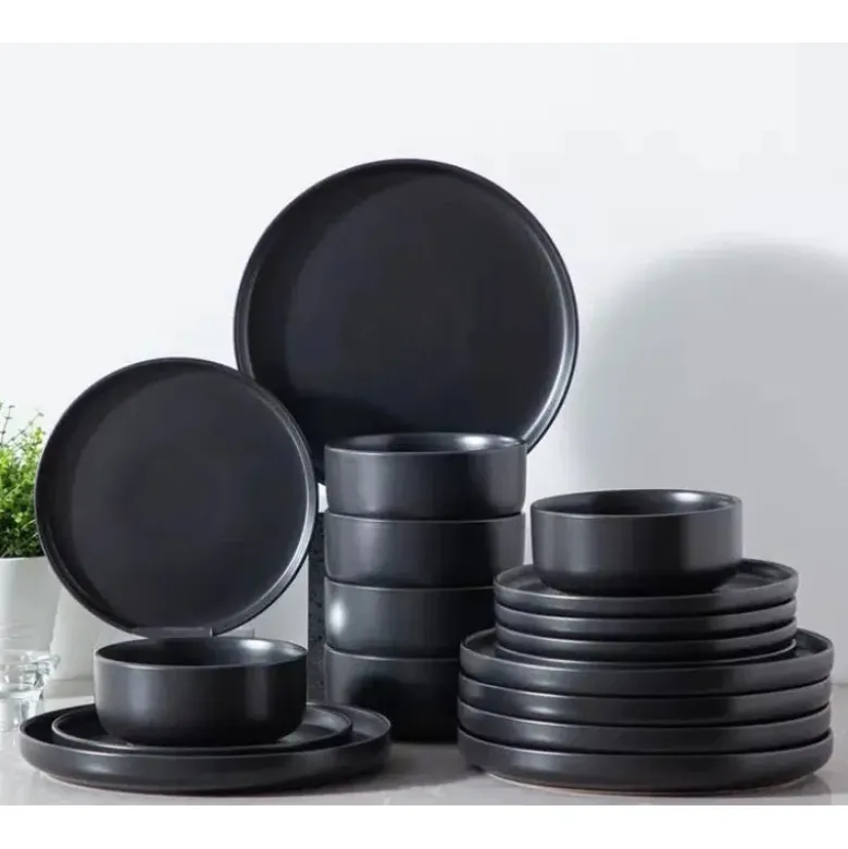 Serwis obiadowy porcelanowy MG Home Artena 24 elementy zestaw talerzy kubków dla 6 osób czarny