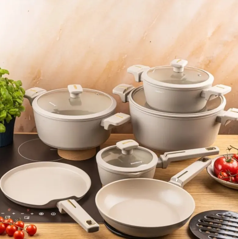 Zestaw garnków aluminiowych beżowych z powłoką nieprzywierającą 12 el. komplet z patelnia wraz z rondlem Klausberg